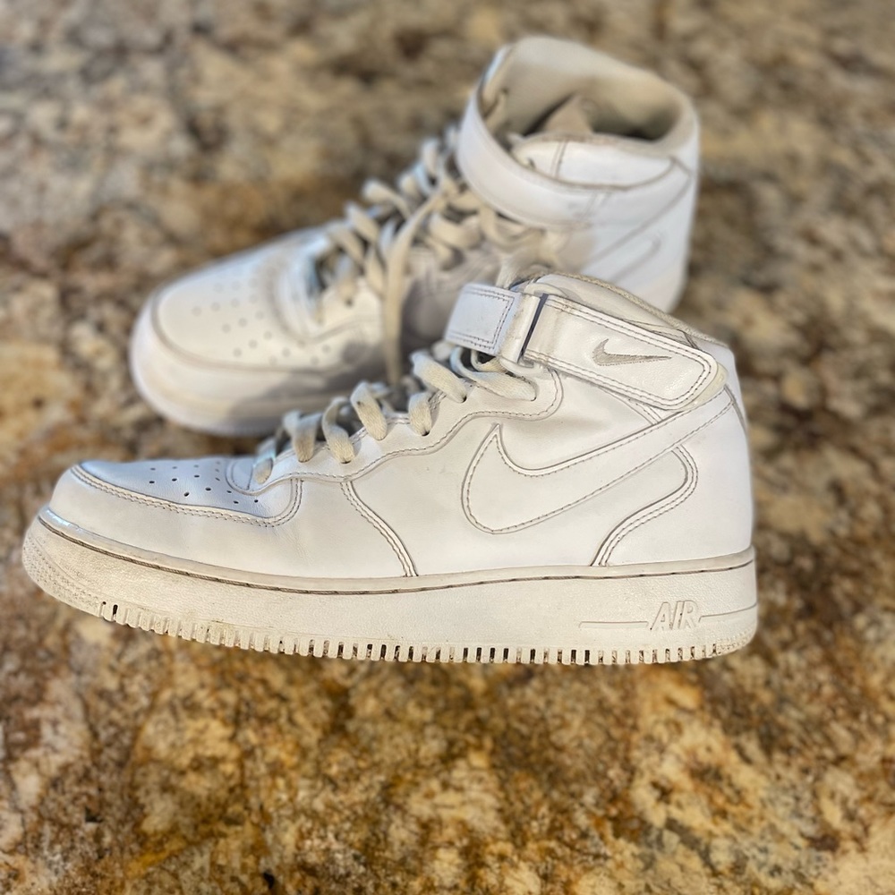 Men’s Nike Air Force Mid sneakers - Picture 3 of 8